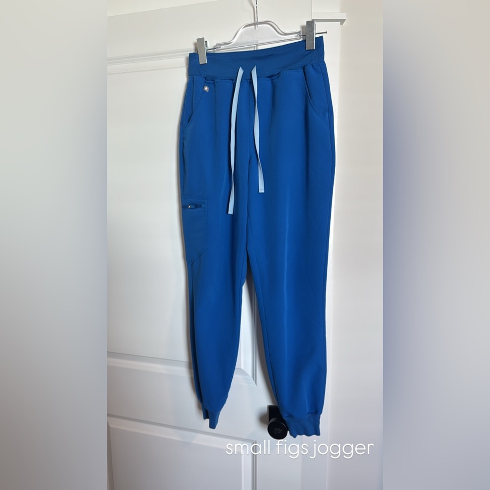 women’s figs zamora scrub joggers - 3 size small available